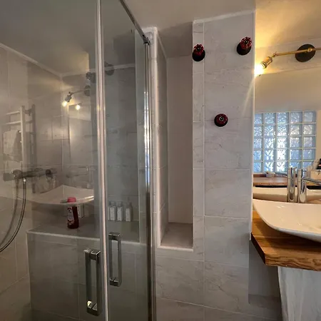 Helene Rose Apartment