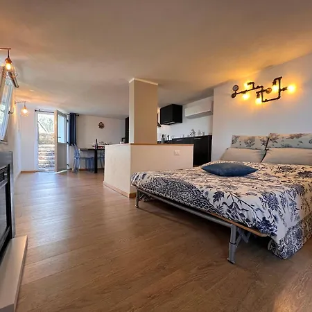 Helene Rose Apartment *